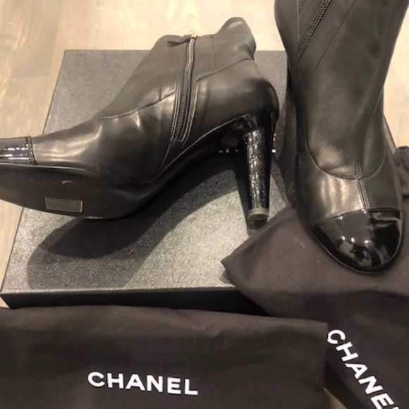 Chanel short bootie - Picture 2 of 3